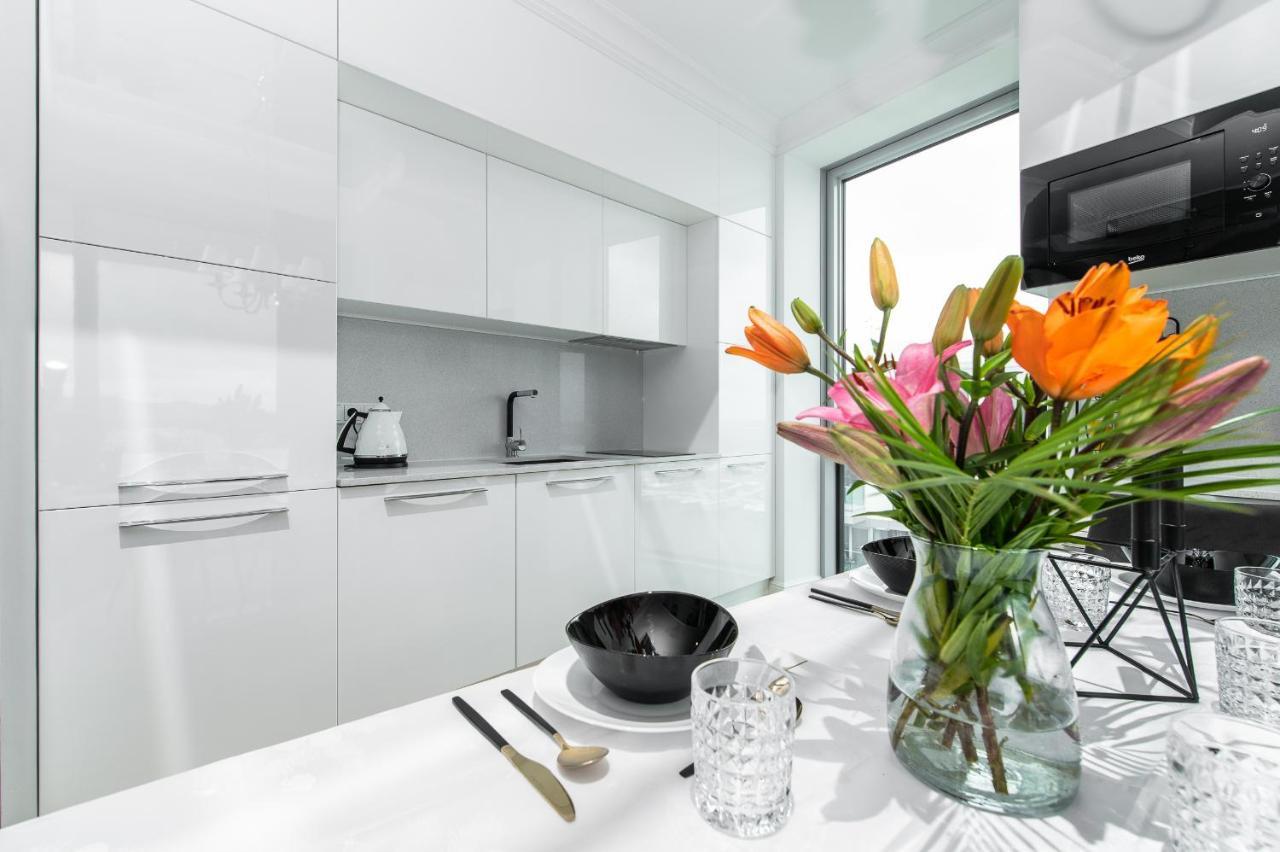 Yacht Park Premium Apartment Sea View Гдиня Екстериор снимка